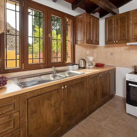 Ferienhaus Lemon Tree House Kouramádes