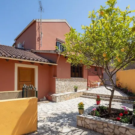 Ferienhaus Lemon Tree House *