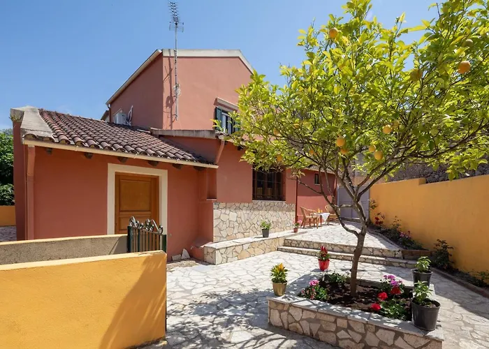 Semesterbostad Lemon Tree House *